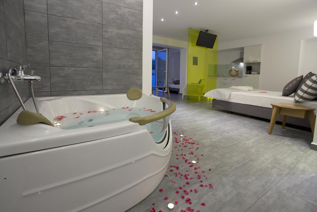 Kapahi Seaview Hotel Apartments Потос Екстериор снимка